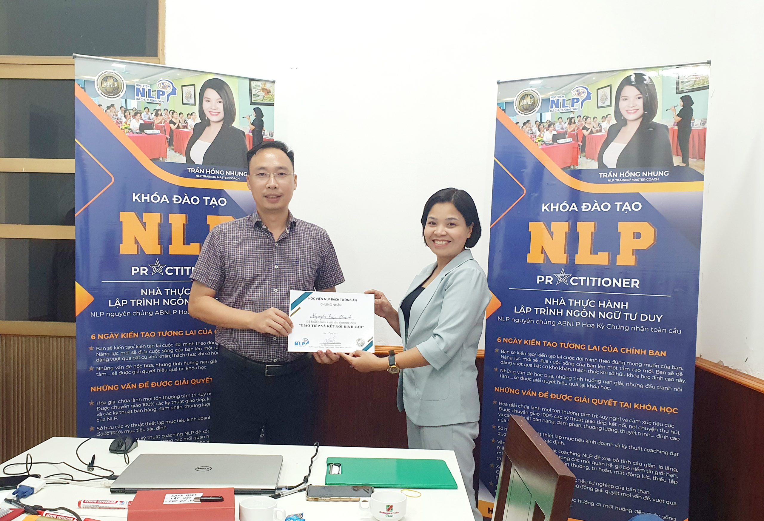 NLP - khoa học hoàng gia giúp bạn nhận diện và thay thế những niềm tin tiêu cực, hạn chế khả năng của bạn, bằng những niềm tin tích cực và hỗ trợ sự phát triển cá nhân.