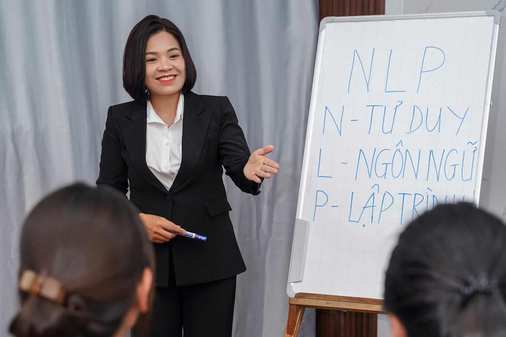 Nếu bạn đang gặp khó khăn trong hôn nhân hay muốn tìm lại hạnh phúc lứa đôi, NLP cho phụ nữ có thể là chìa khóa mở ra cánh cửa mới cho mối quan hệ của bạ